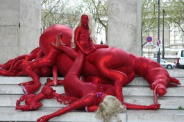  Justyna Koeke, Perfomance Monument, 2008